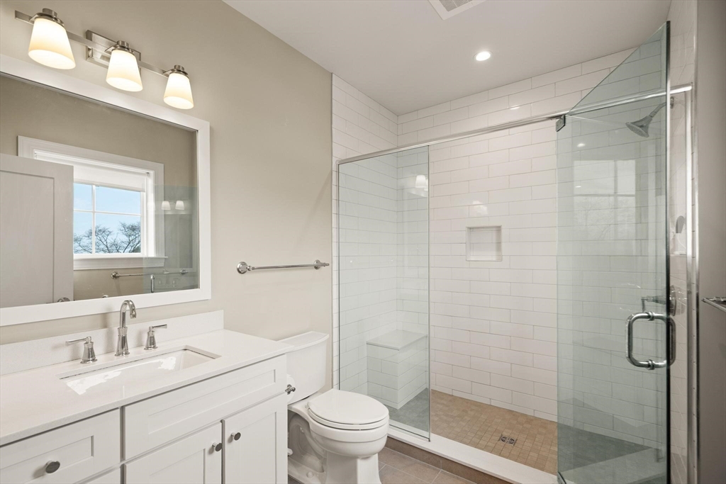 Wakefield, Massachusetts, 01880, United States, 2 Bedrooms Bedrooms, ,2 BathroomsBathrooms,Residential,For Sale,2040017