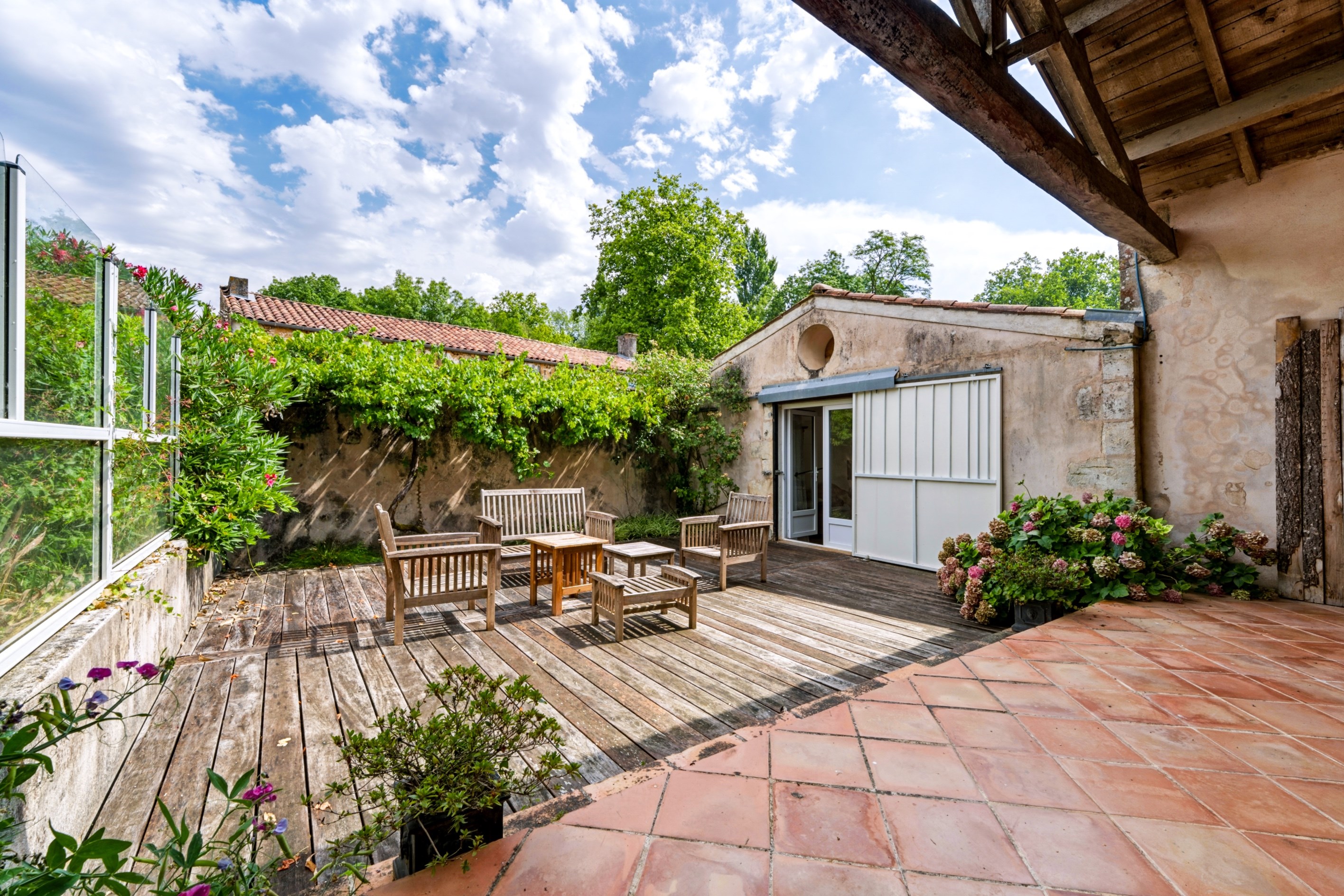  The privilege of a centuries-old estate, the elegance of a refined way of life,… - 物件實景