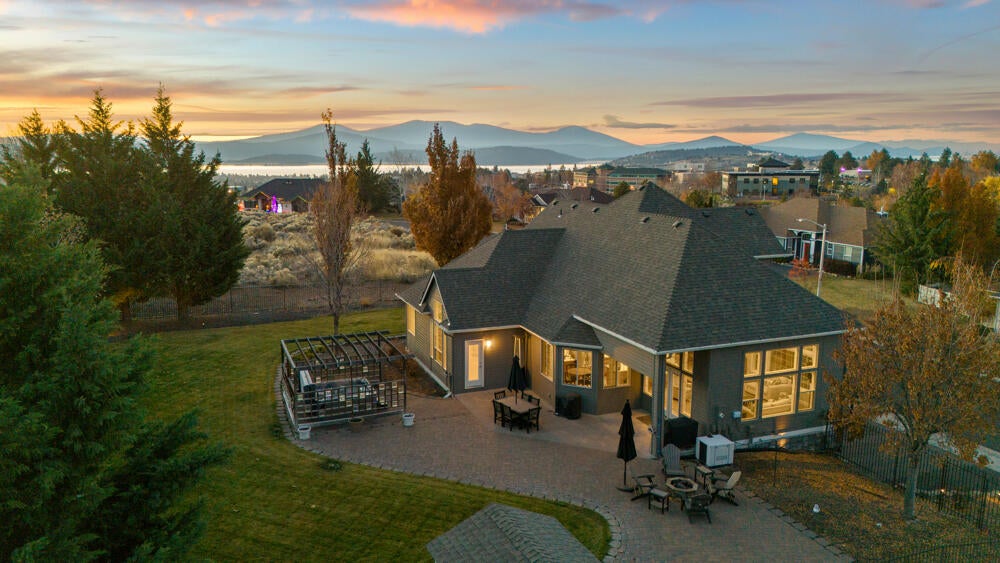 Klamath Falls, Oregon, 97601, United States, 3 Bedrooms Bedrooms, ,3 BathroomsBathrooms,Residential,For Sale,1848515