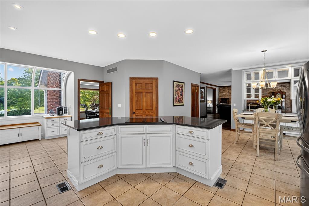 St Charles, Missouri, 63301, United States, 4 Bedrooms Bedrooms, ,4 BathroomsBathrooms,Residential,For Sale,1902113