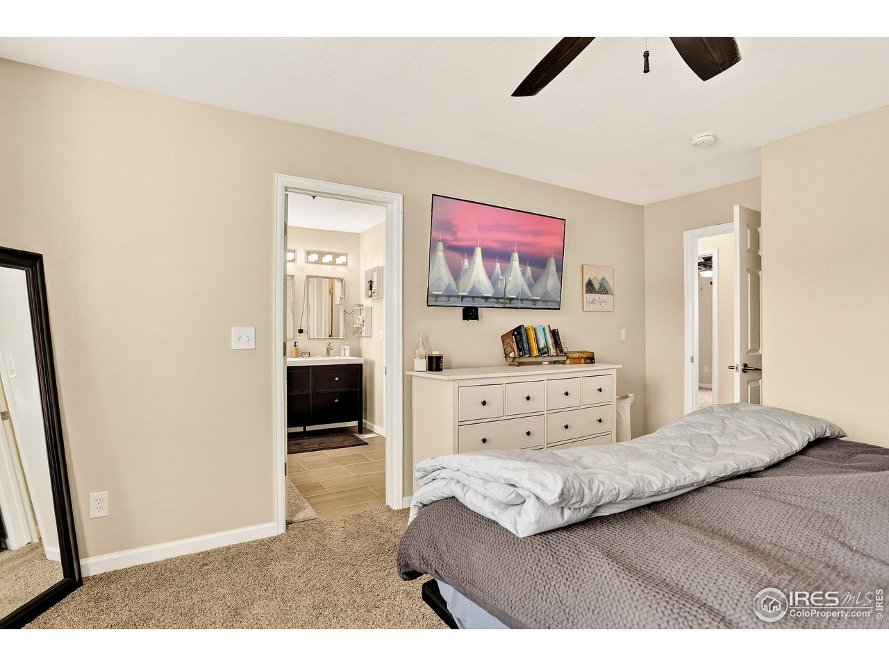 Aurora, Colorado, 80015, United States, 4 Bedrooms Bedrooms, ,2 BathroomsBathrooms,Residential,For Sale,2001847