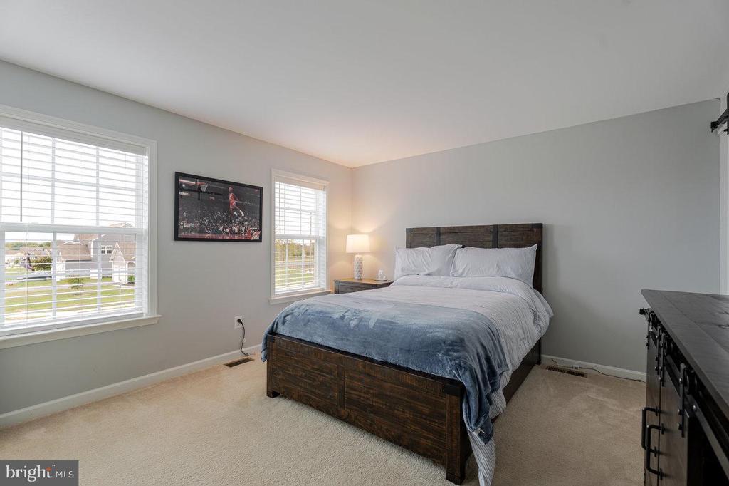 Charles Town, West Virginia, 25414, United States, 4 Bedrooms Bedrooms, ,5 BathroomsBathrooms,Residential,For Sale,1965453