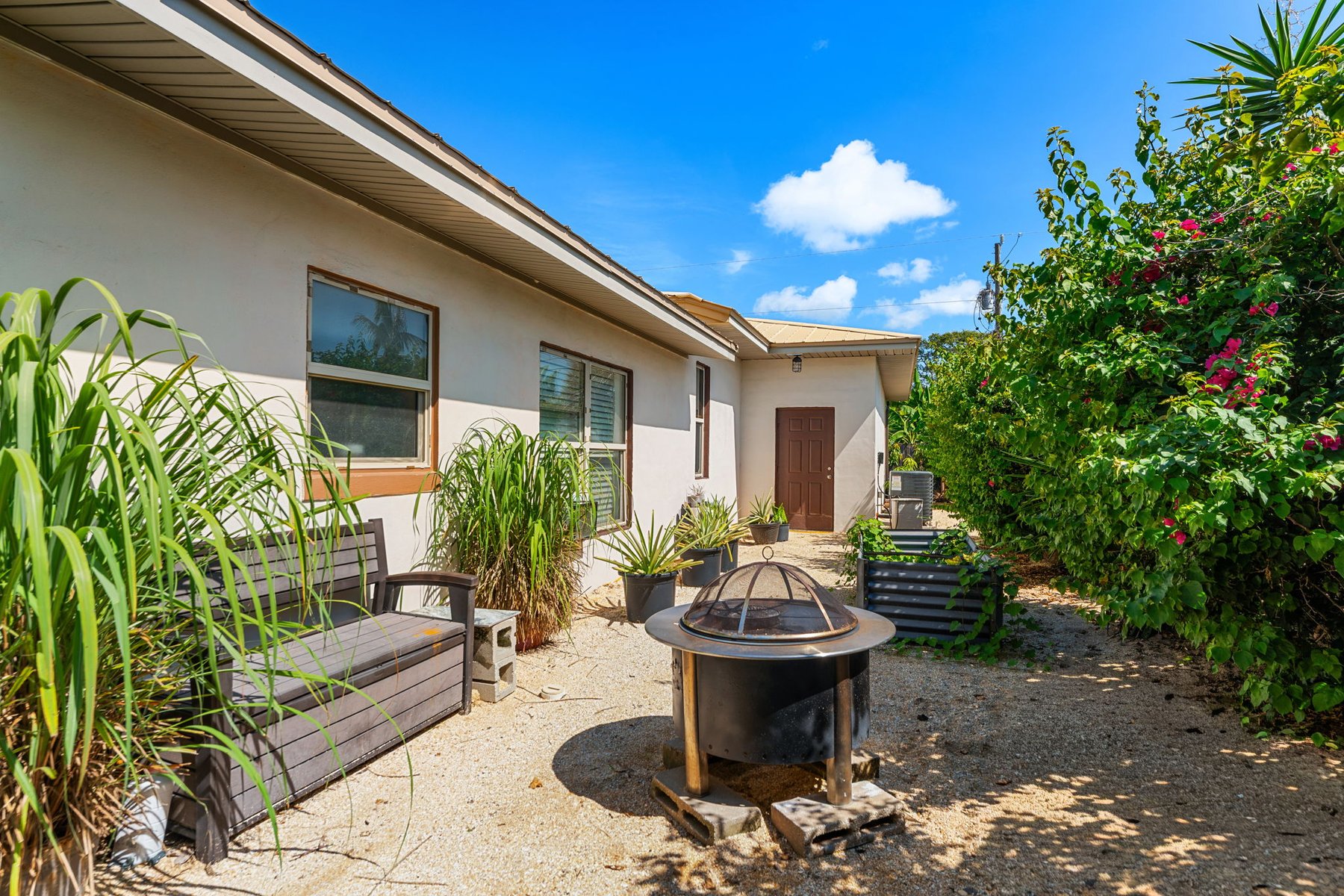  240 Deland Avenue, Indialantic, FL, 32903 - 物件實景