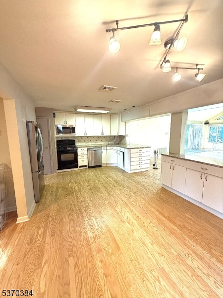 Springfield Twp., New Jersey, 07081, United States, 4 Bedrooms Bedrooms, ,4 BathroomsBathrooms,Residential,For Sale,1898567