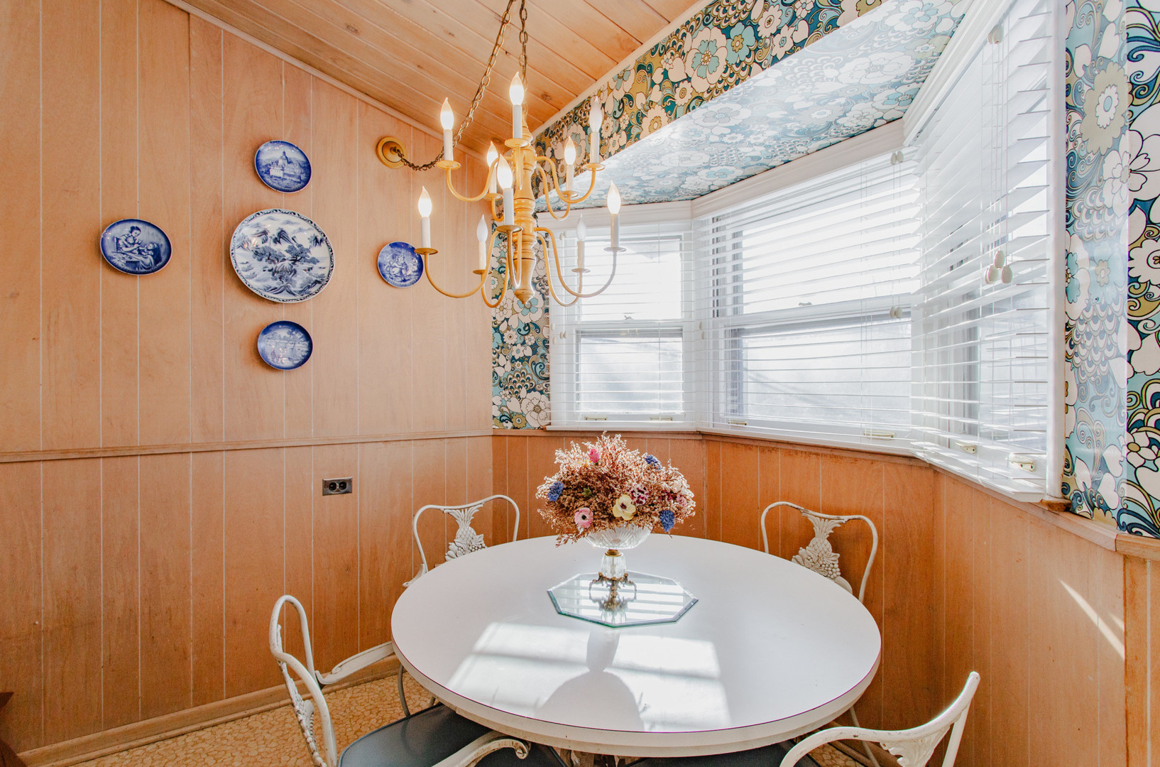 Wilmette, Illinois, 60091, United States, 3 Bedrooms Bedrooms, ,3 BathroomsBathrooms,Residential,For Sale,2013016