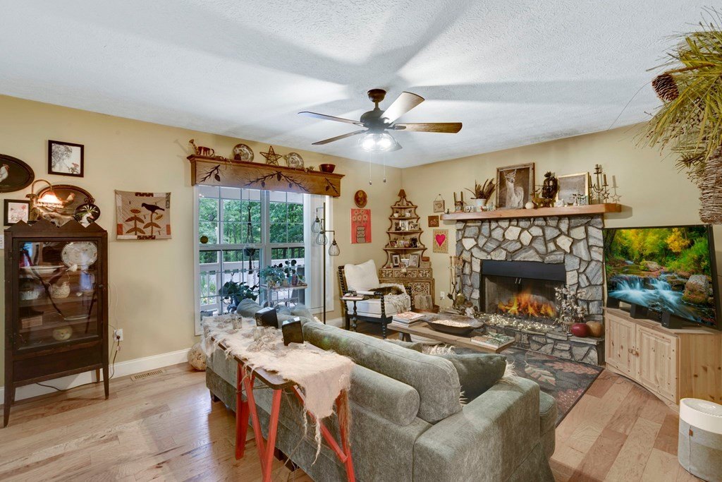 Blairsville, Georgia, 30512, United States, 3 Bedrooms Bedrooms, ,3 BathroomsBathrooms,Residential,For Sale,1889630