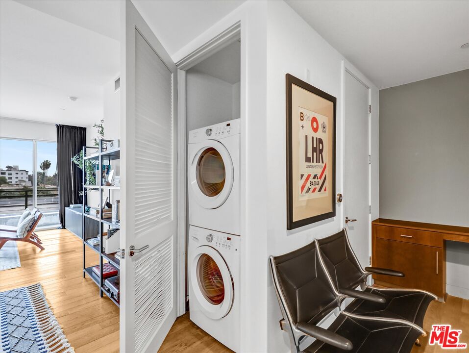 Los Angeles, California, 90028, United States, 1 Bedroom Bedrooms, ,1 BathroomBathrooms,Residential,For Sale,1997109