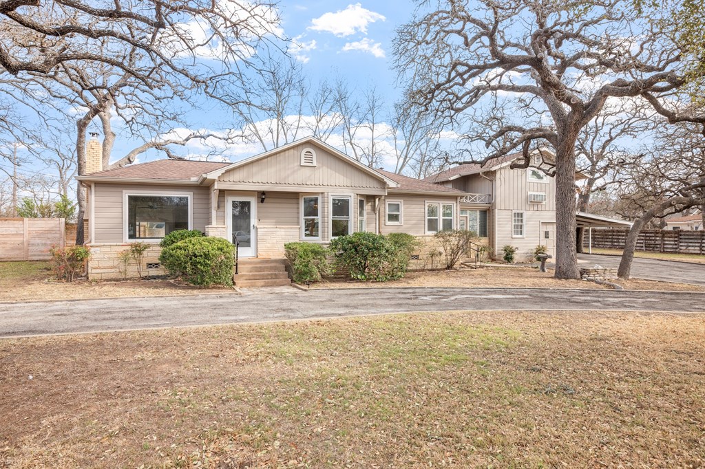 Fredericksburg, Texas, 78624, United States, 4 Bedrooms Bedrooms, ,4 BathroomsBathrooms,Residential,For Sale,2025844
