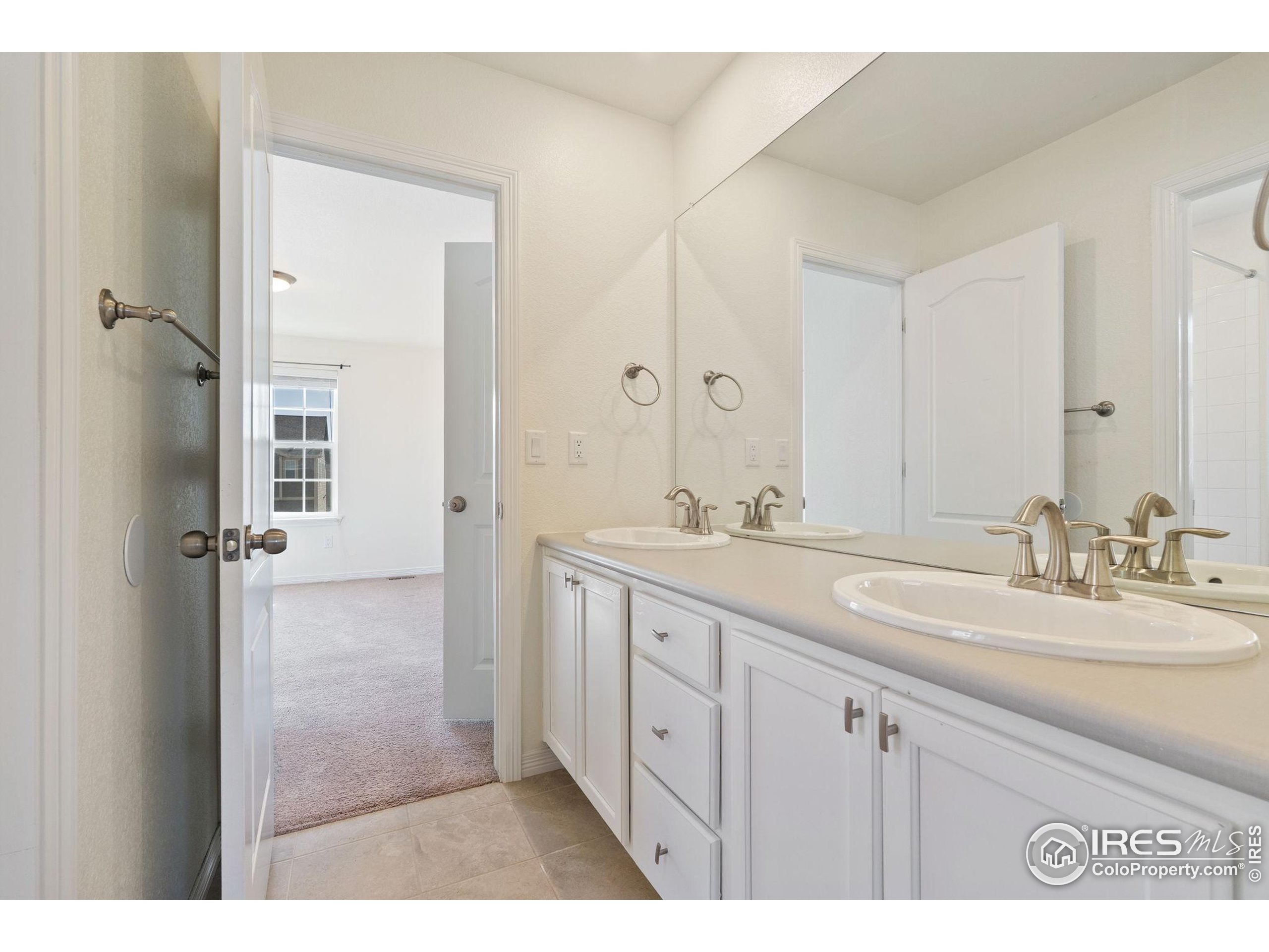 Thornton, Colorado, 80602, United States, 4 Bedrooms Bedrooms, ,4 BathroomsBathrooms,Residential,For Sale,1988981