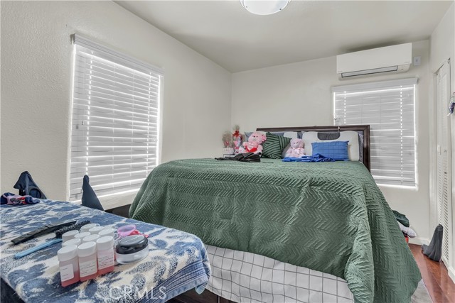 Los Angeles, California, 90003, United States, 4 Bedrooms Bedrooms, ,Residential,For Sale,1997740