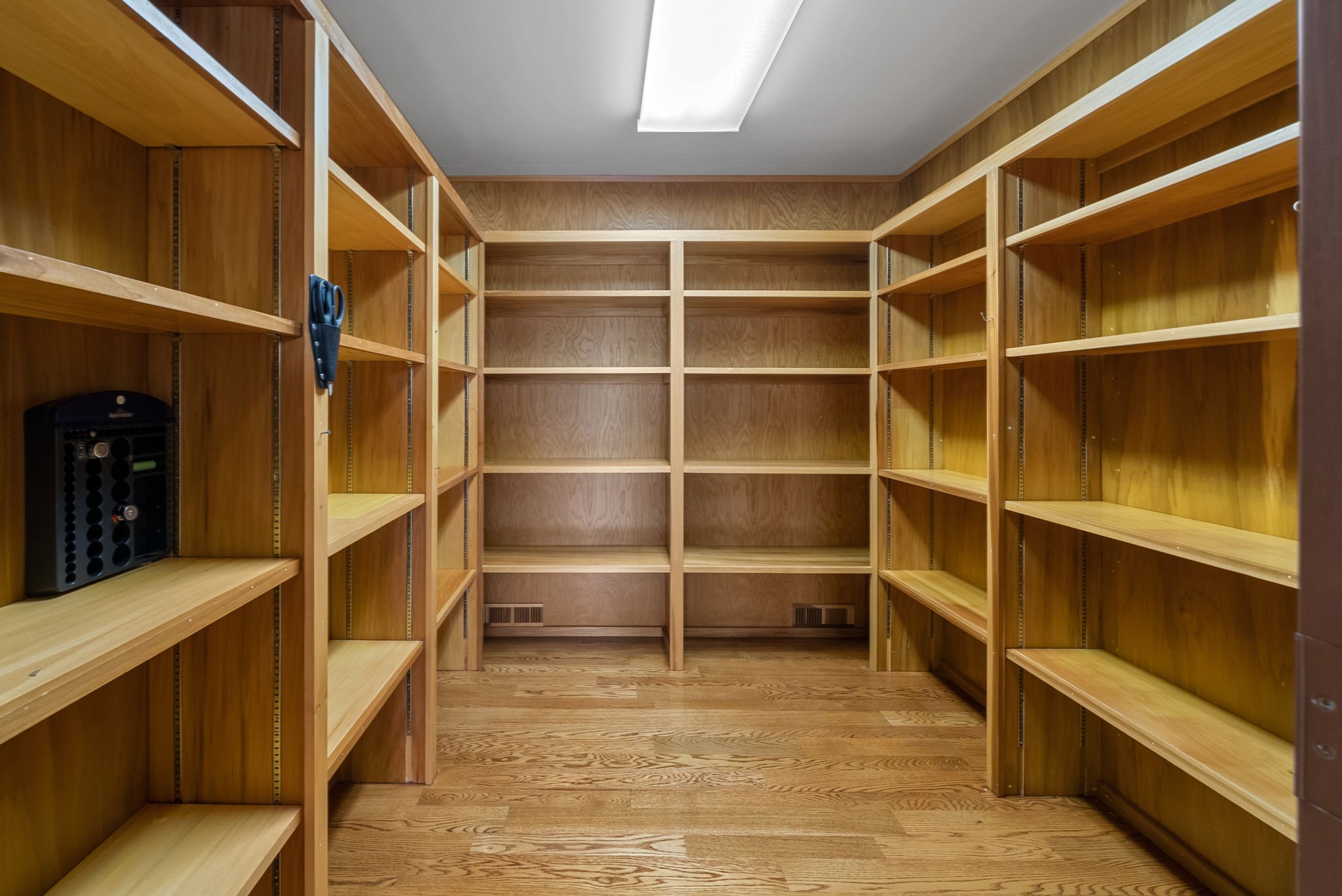 Clarksville, Tennessee, 37040, United States, 4 Bedrooms Bedrooms, ,4 BathroomsBathrooms,Residential,For Sale,1981354