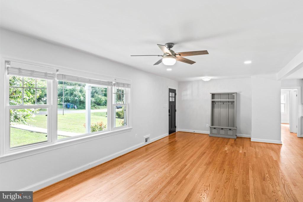 Falls Church, Virginia, 22043, United States, 5 Bedrooms Bedrooms, ,3 BathroomsBathrooms,Residential,For Sale,1977846