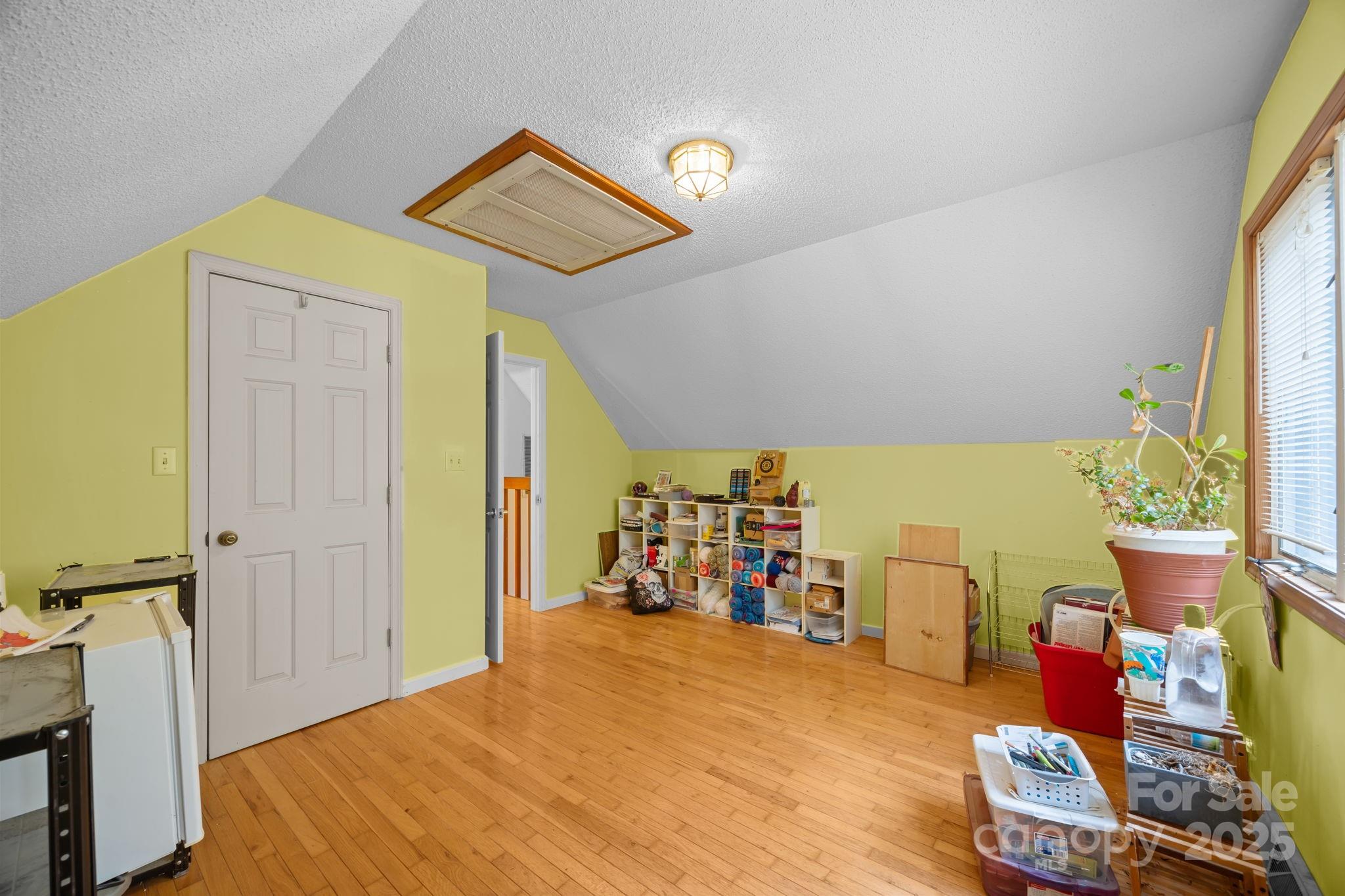 Leicester, North Carolina, 28748, United States, 3 Bedrooms Bedrooms, ,2 BathroomsBathrooms,Residential,For Sale,1991233