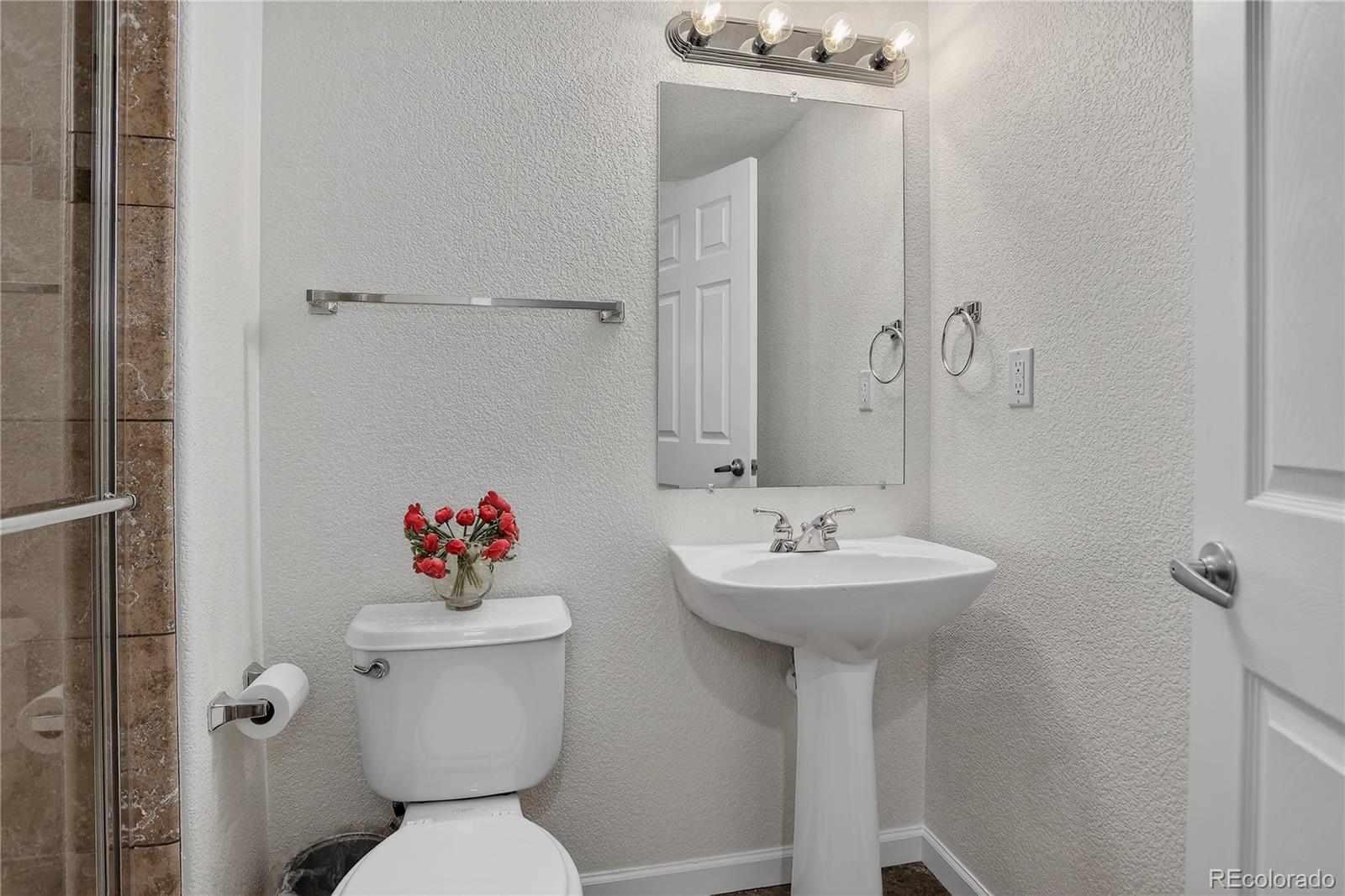 Castle Pines, Colorado, 80108, United States, 4 Bedrooms Bedrooms, ,3 BathroomsBathrooms,Residential,For Sale,1900976