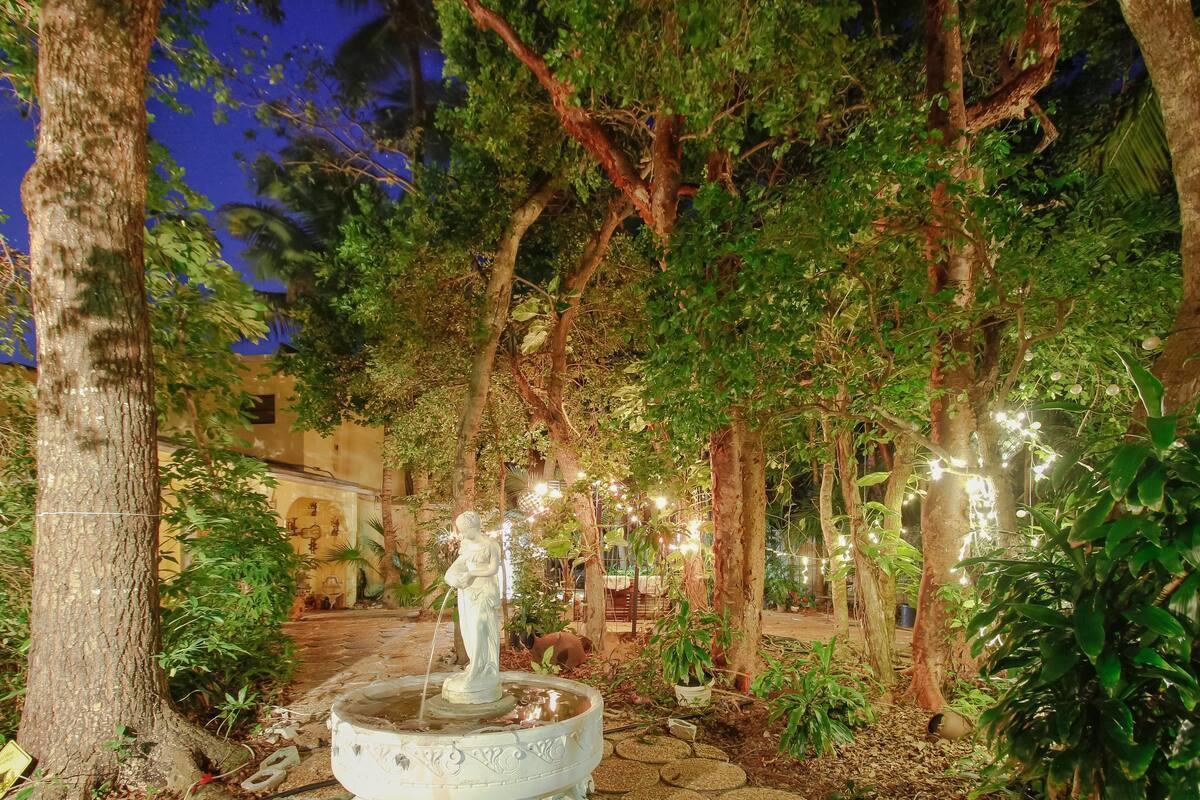 KEY LARGO, Florida, 33037, United States, 10 Bedrooms Bedrooms, ,9 BathroomsBathrooms,Residential,For Sale,1993450