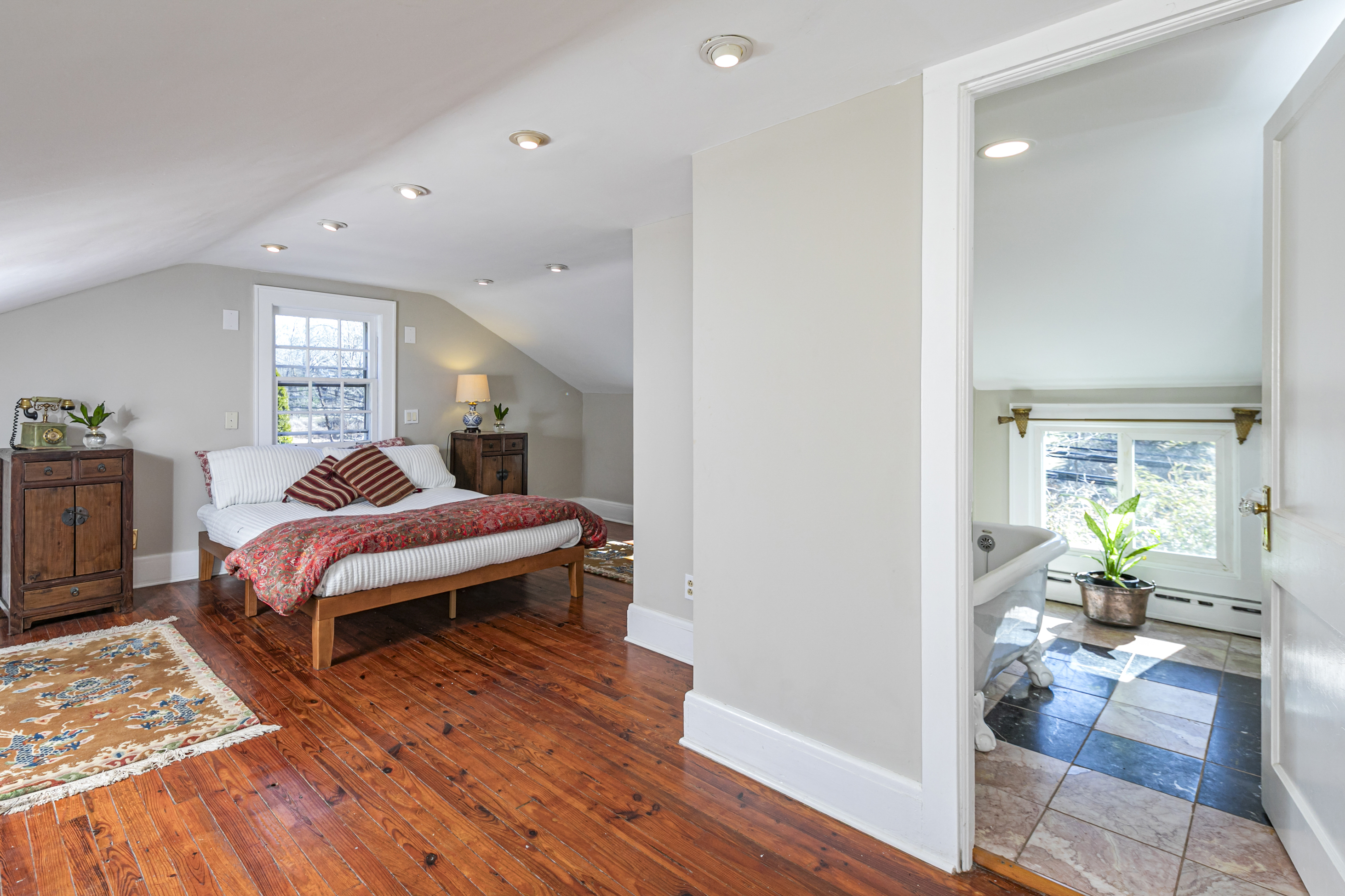  18th Century Charm and Captivating Grounds Edging Stony Brook - 物件實景