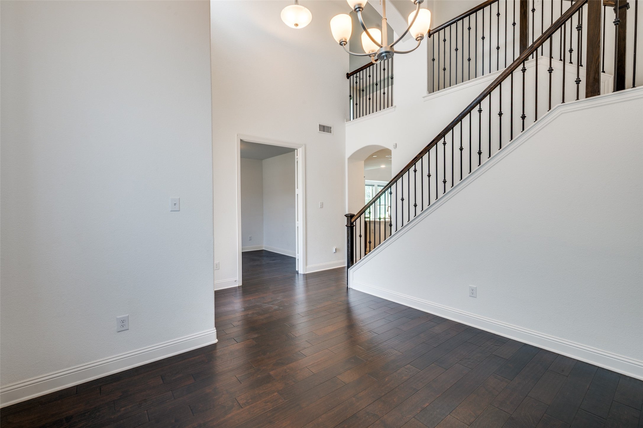 Arlington, Texas, 76005, United States, 3 Bedrooms Bedrooms, ,3 BathroomsBathrooms,Residential,For Sale,1977592