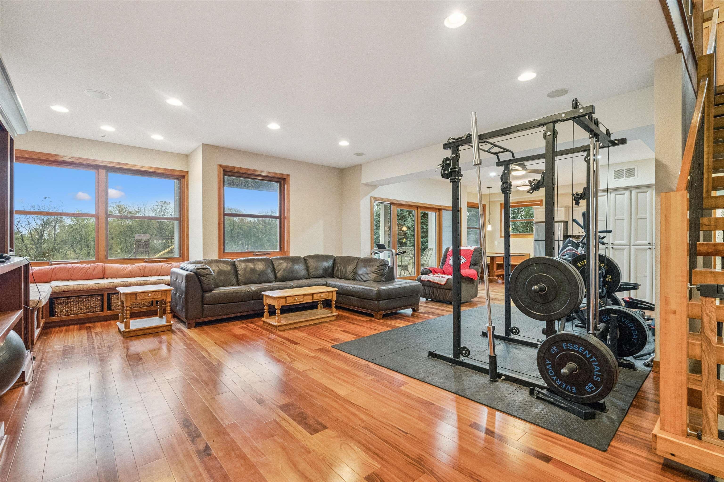 Waverly, Iowa, 50677, United States, 4 Bedrooms Bedrooms, ,4 BathroomsBathrooms,Residential,For Sale,1974808