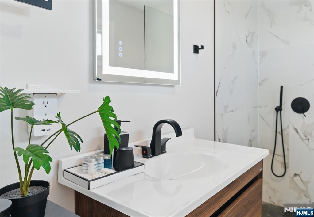 Ringwood, New Jersey, 07456, United States, 3 Bedrooms Bedrooms, ,3 BathroomsBathrooms,Residential,For Sale,1981754