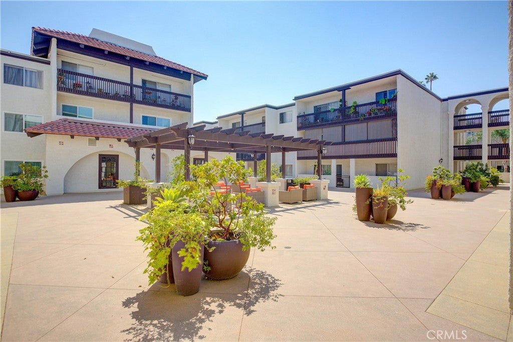 Encino, California, 91316, United States, 1 Bedroom Bedrooms, ,1 BathroomBathrooms,Residential,For Sale,1743068