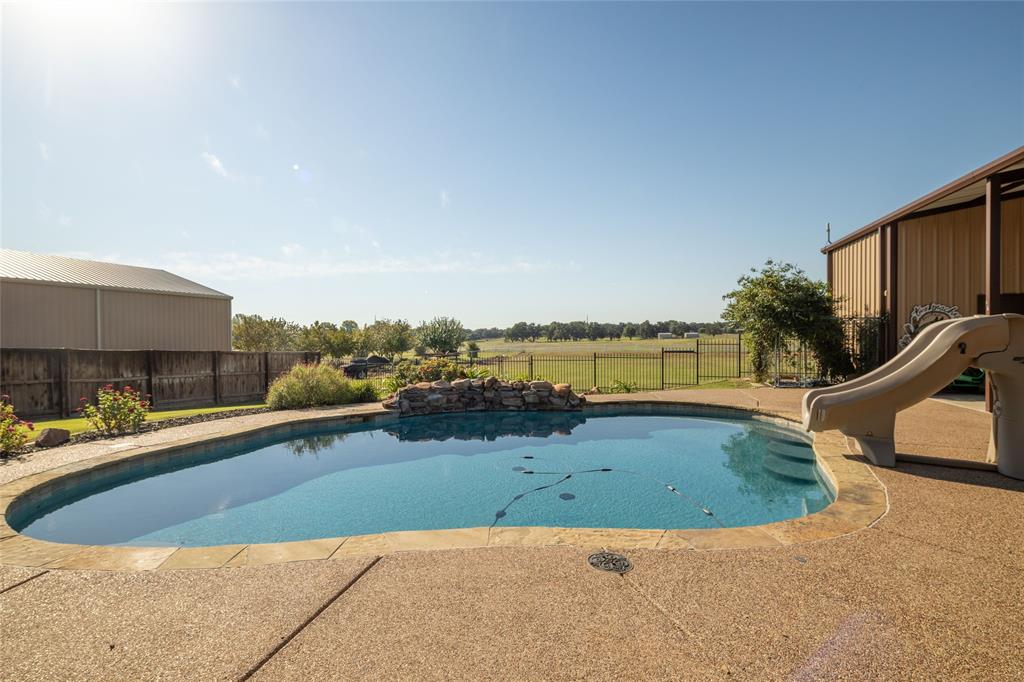 Weatherford, Texas, 76088, United States, 3 Bedrooms Bedrooms, ,2 BathroomsBathrooms,Residential,For Sale,1976944