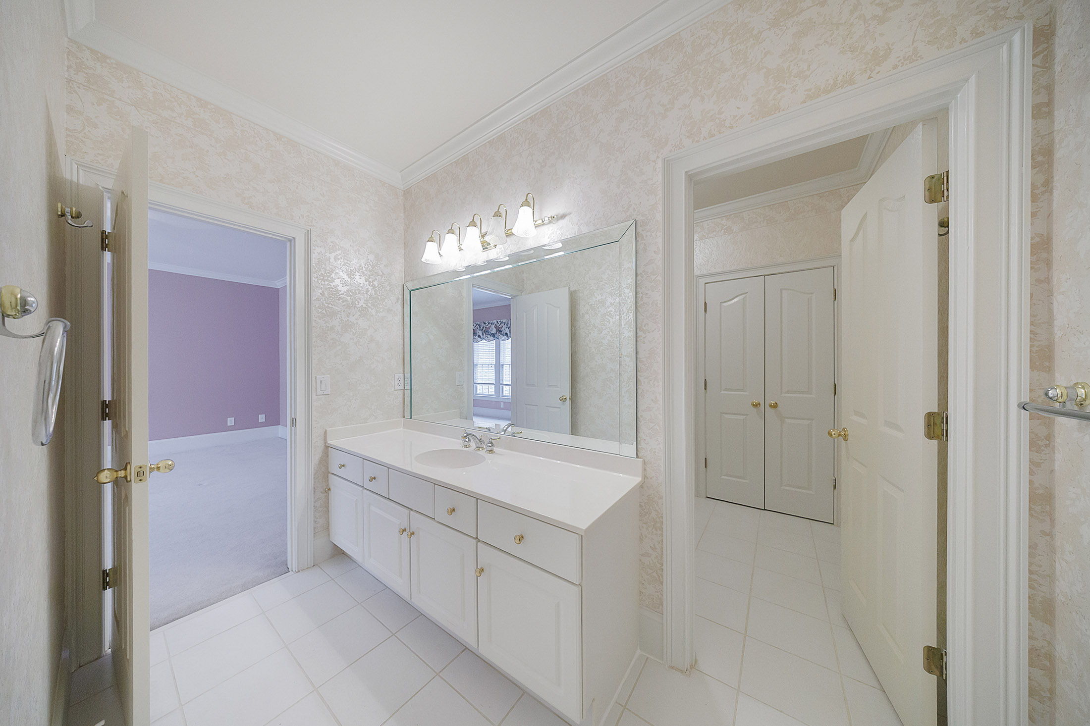  A Rare Opportunity to Own a Developer-Designed Lakefront Estate - 物件實景