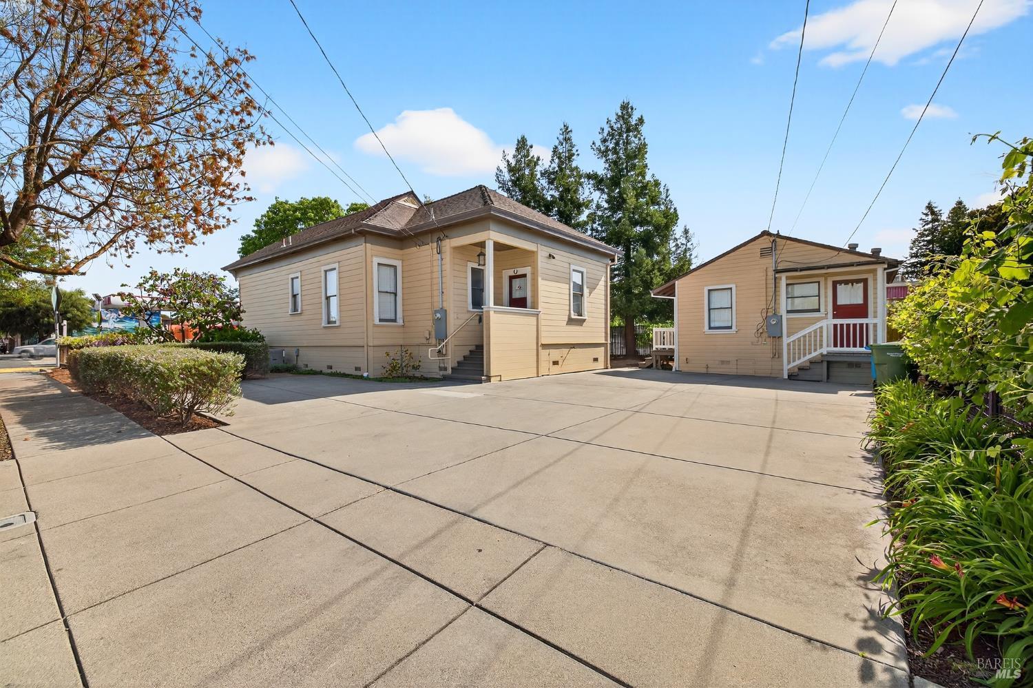 Petaluma, California, 94952, United States, ,Residential,For Sale,2033246