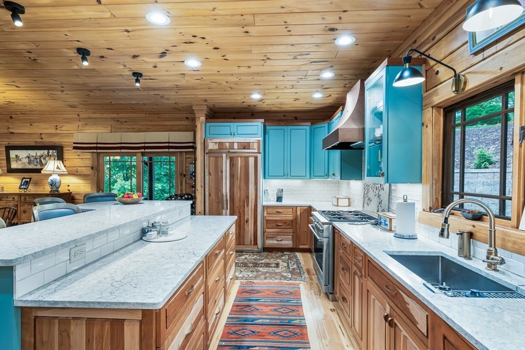 Hiawassee, Georgia, 30546, United States, 4 Bedrooms Bedrooms, ,4 BathroomsBathrooms,Residential,For Sale,1975098