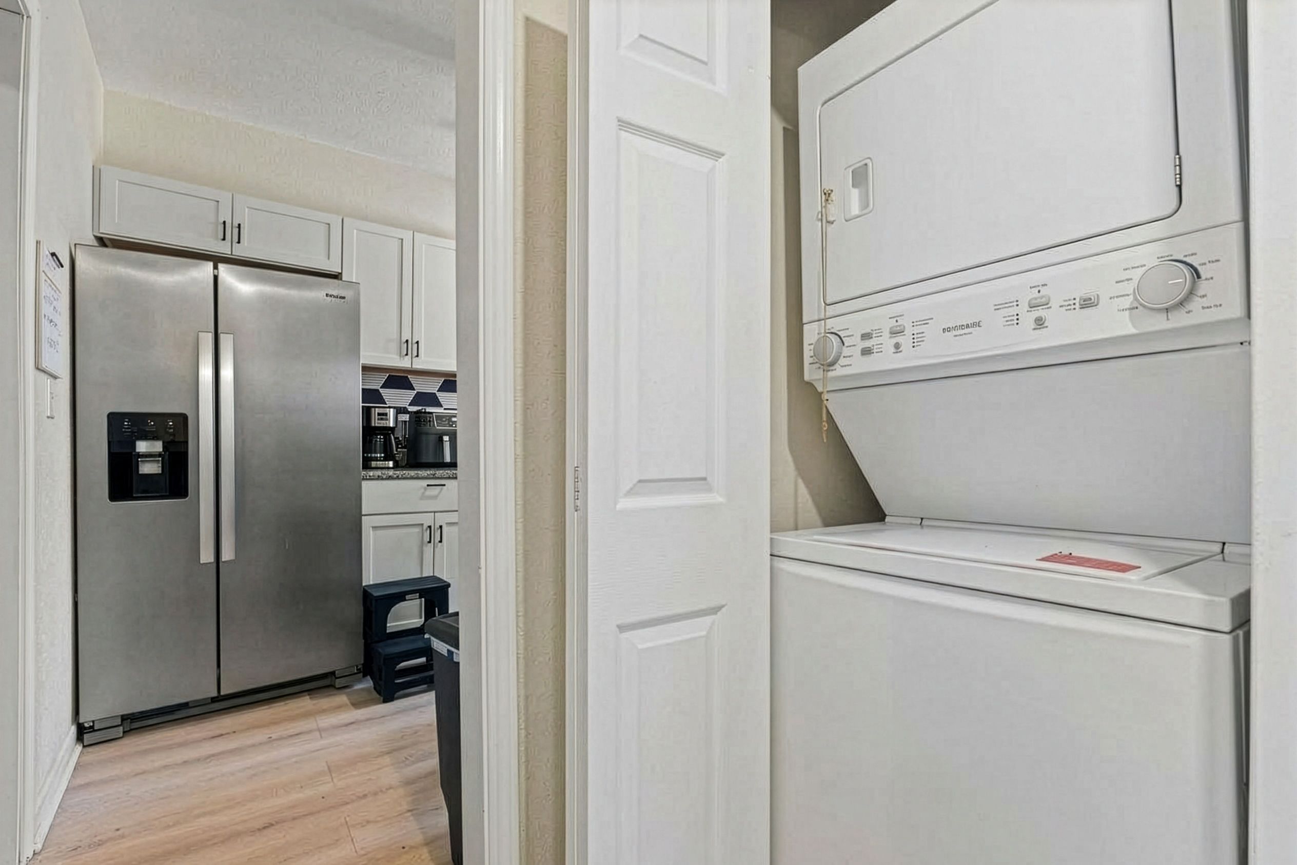  Prime Bay View Investment: Updated Duplex with 4-Car Garage Near Lake Michigan - 物件實景