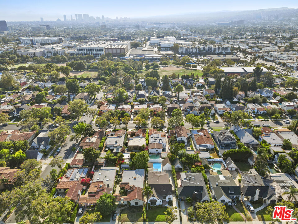 Los Angeles, California, 90036, United States, 3 Bedrooms Bedrooms, ,3 BathroomsBathrooms,Residential,For Sale,1896825