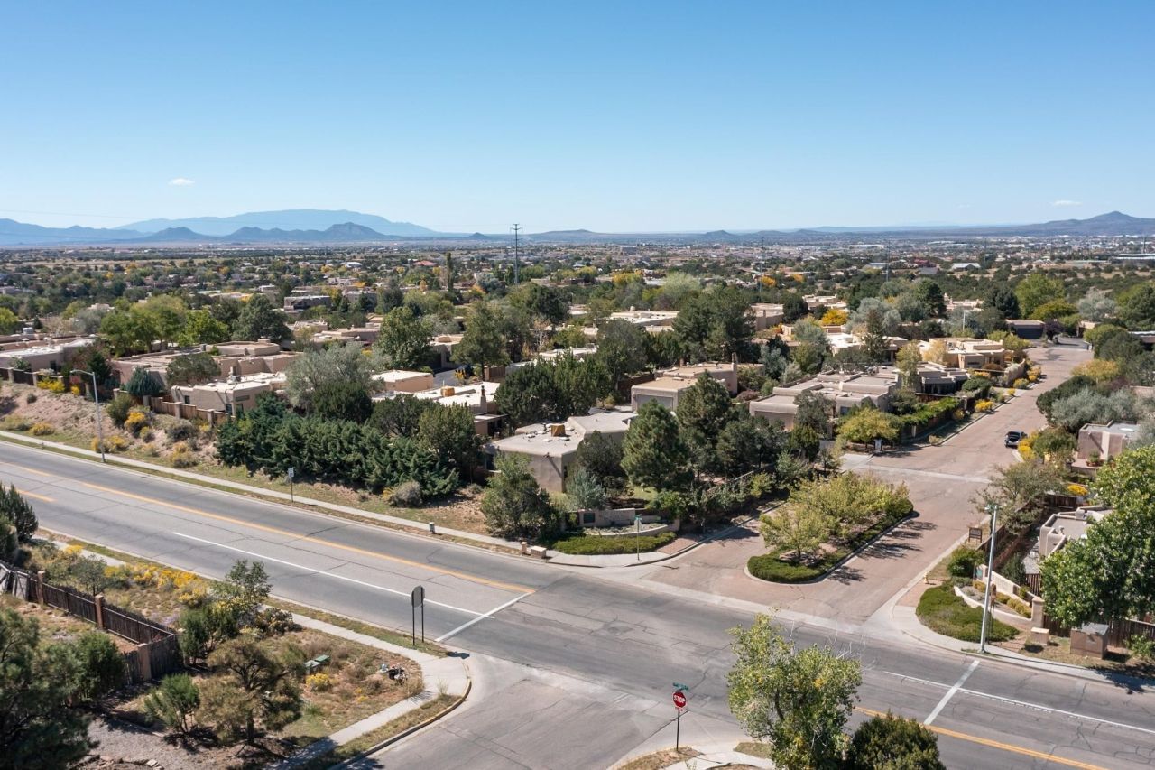 Santa Fe, New Mexico, 87507, United States, 3 Bedrooms Bedrooms, ,2 BathroomsBathrooms,Residential,For Sale,1955311