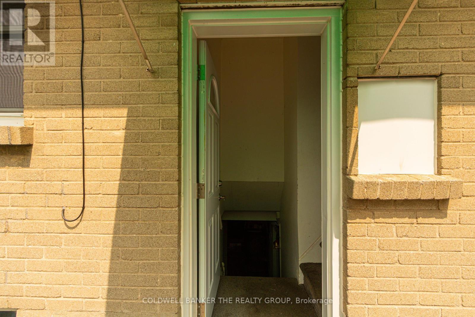 LONDON EAST (EAST H), Ontario, N5W 4X8, CA, 6 Bedrooms Bedrooms, ,2 BathroomsBathrooms,Residential,For Sale,1913385