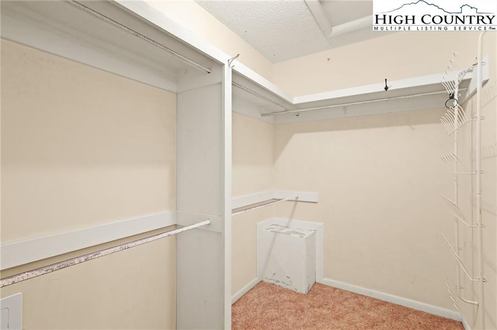 Banner Elk, North Carolina, 28604, United States, 2 Bedrooms Bedrooms, ,2 BathroomsBathrooms,Residential,For Sale,1977010