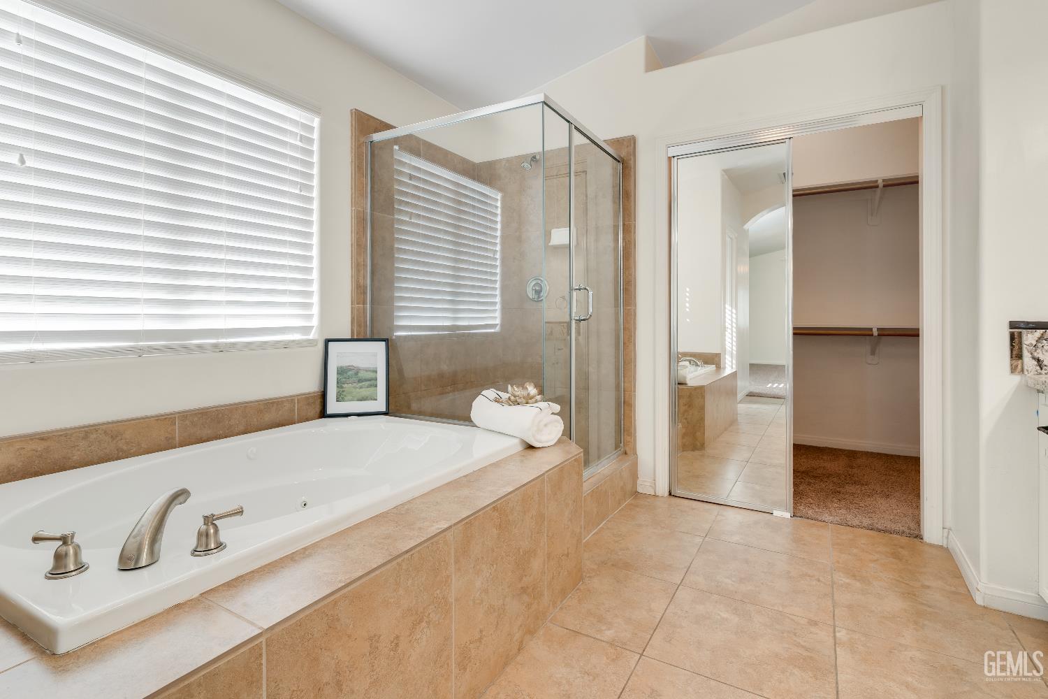 Bakersfield, California, 93311, United States, 5 Bedrooms Bedrooms, ,2 BathroomsBathrooms,Residential,For Sale,1949129