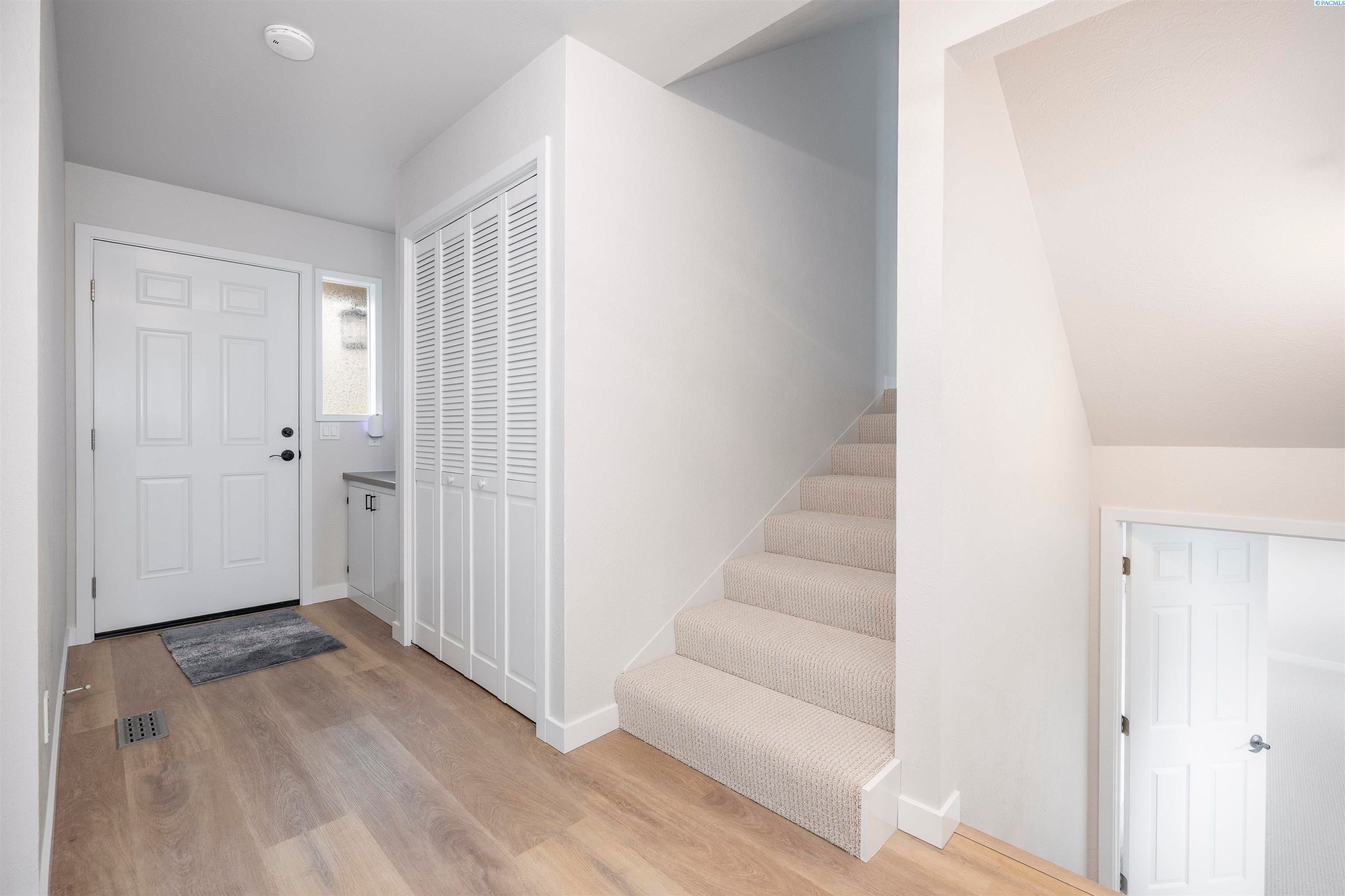 Grandview, Washington, 98930, United States, 4 Bedrooms Bedrooms, ,3 BathroomsBathrooms,Residential,For Sale,2007847