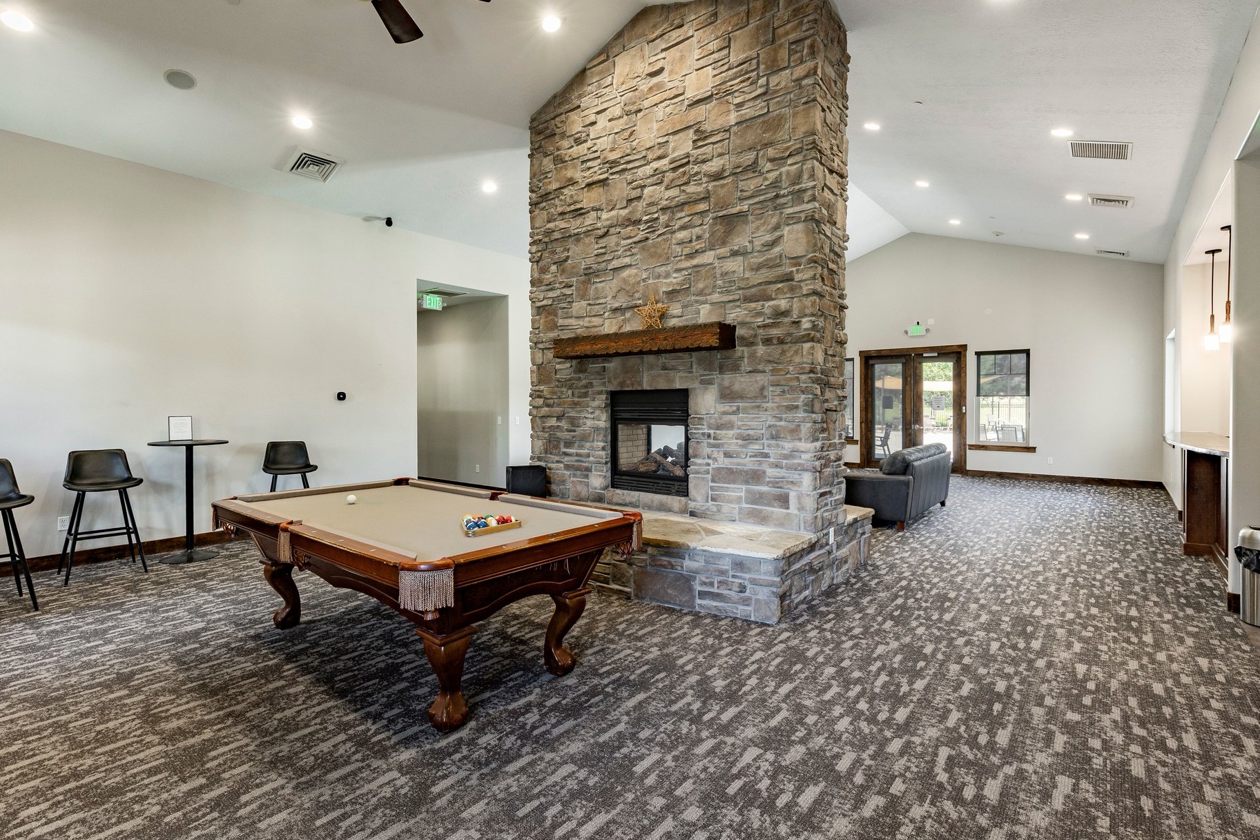  Mountain Modern Parks Edge Townhome in Courtyard - 物件實景