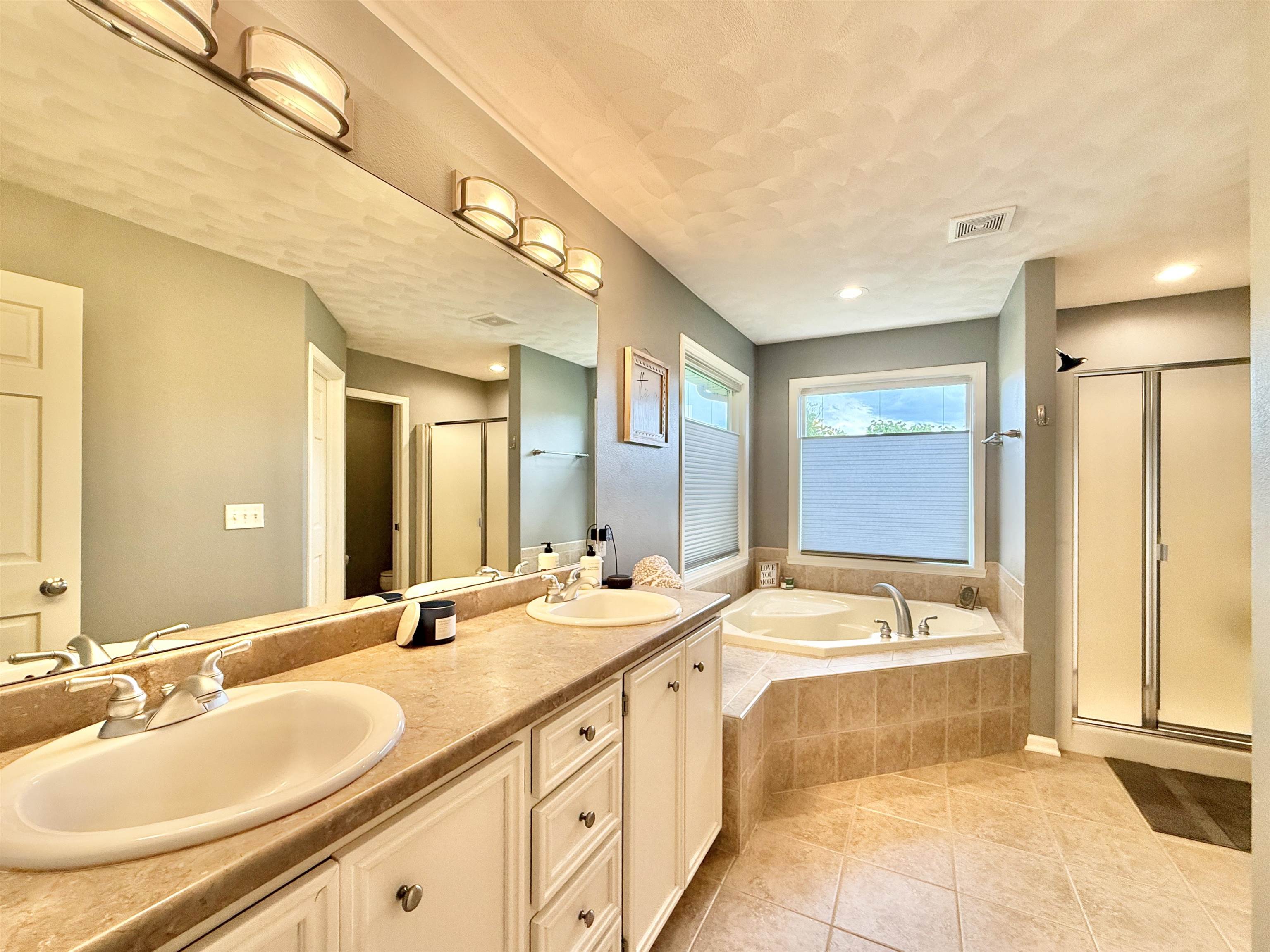 South Beloit, Illinois, 61080, United States, 4 Bedrooms Bedrooms, ,3 BathroomsBathrooms,Residential,For Sale,1984178