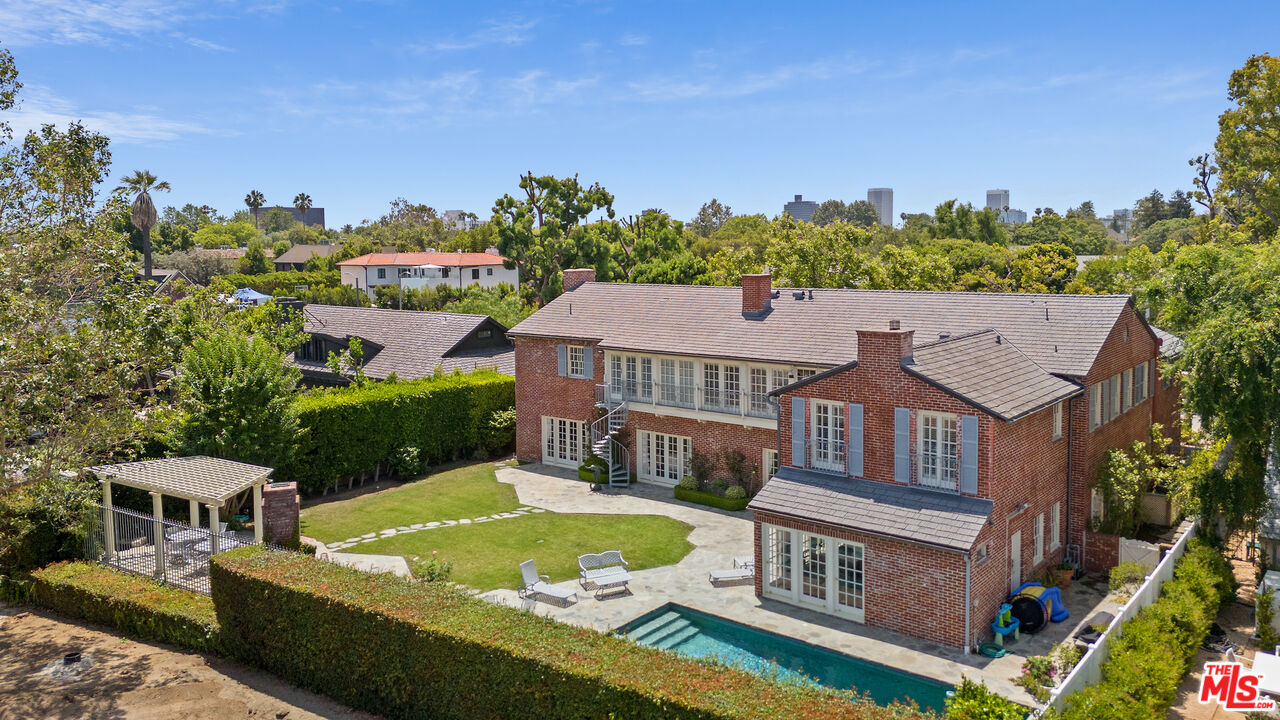 Los Angeles, California, 90004, United States, 6 Bedrooms Bedrooms, ,7 BathroomsBathrooms,Residential,For Sale,1907510