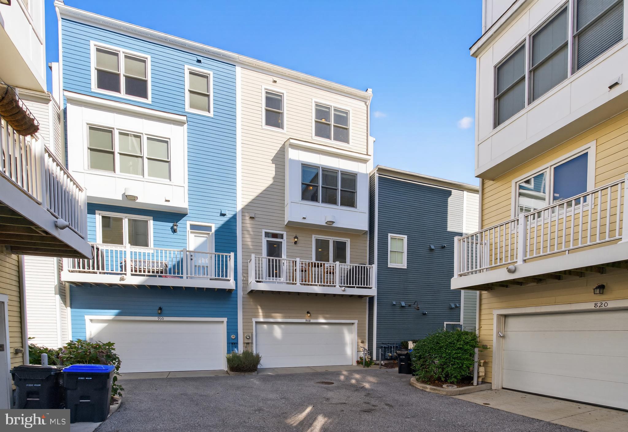 Alexandria, Virginia, 22314, United States, 3 Bedrooms Bedrooms, ,4 BathroomsBathrooms,Residential,For Sale,1992365