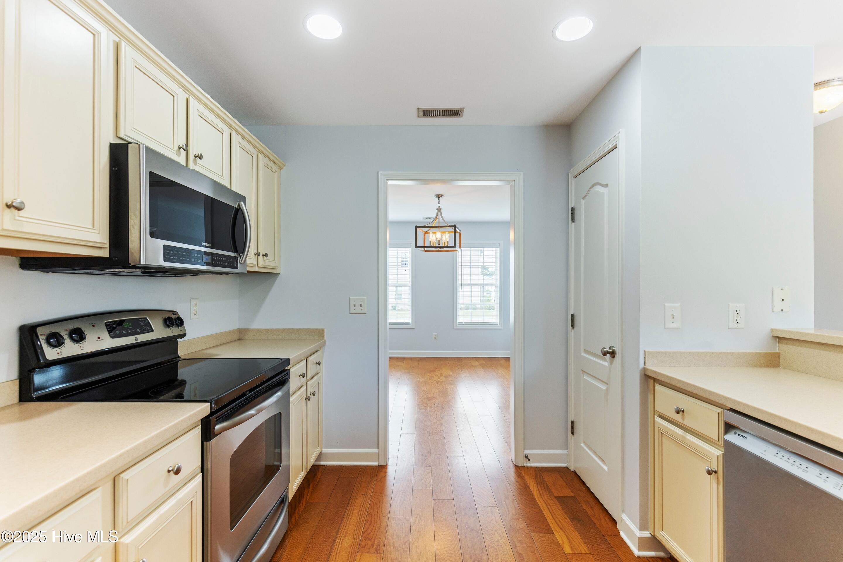 Wilmington, North Carolina, 28412, United States, 4 Bedrooms Bedrooms, ,3 BathroomsBathrooms,Residential,For Sale,1932044
