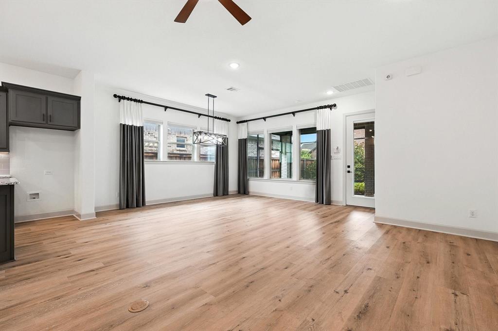 Arlington, Texas, 76005, United States, 2 Bedrooms Bedrooms, ,2 BathroomsBathrooms,Residential,For Sale,1899955