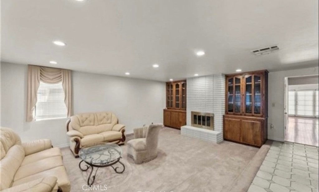 Palmdale, California, 93551, United States, 4 Bedrooms Bedrooms, ,2 BathroomsBathrooms,Residential,For Sale,1940423
