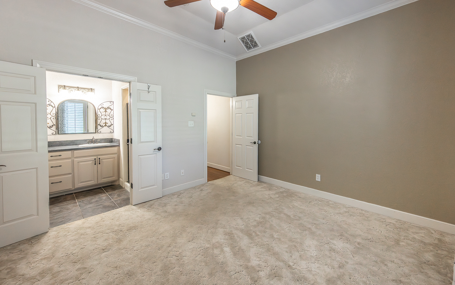 Lubbock, Texas, 79424, United States, 4 Bedrooms Bedrooms, ,5 BathroomsBathrooms,Residential,For Sale,1934203