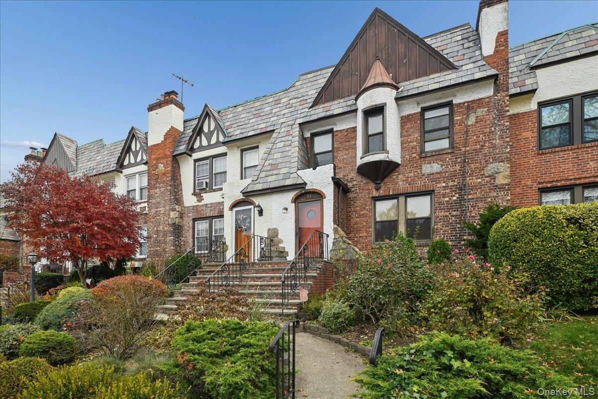 Valley Stream, New York, 11581, United States, 3 Bedrooms Bedrooms, ,2 BathroomsBathrooms,Residential,For Sale,1998416