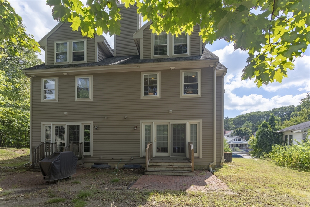 Newton, Massachusetts, 02161, United States, 3 Bedrooms Bedrooms, ,4 BathroomsBathrooms,Residential,For Sale,1940843