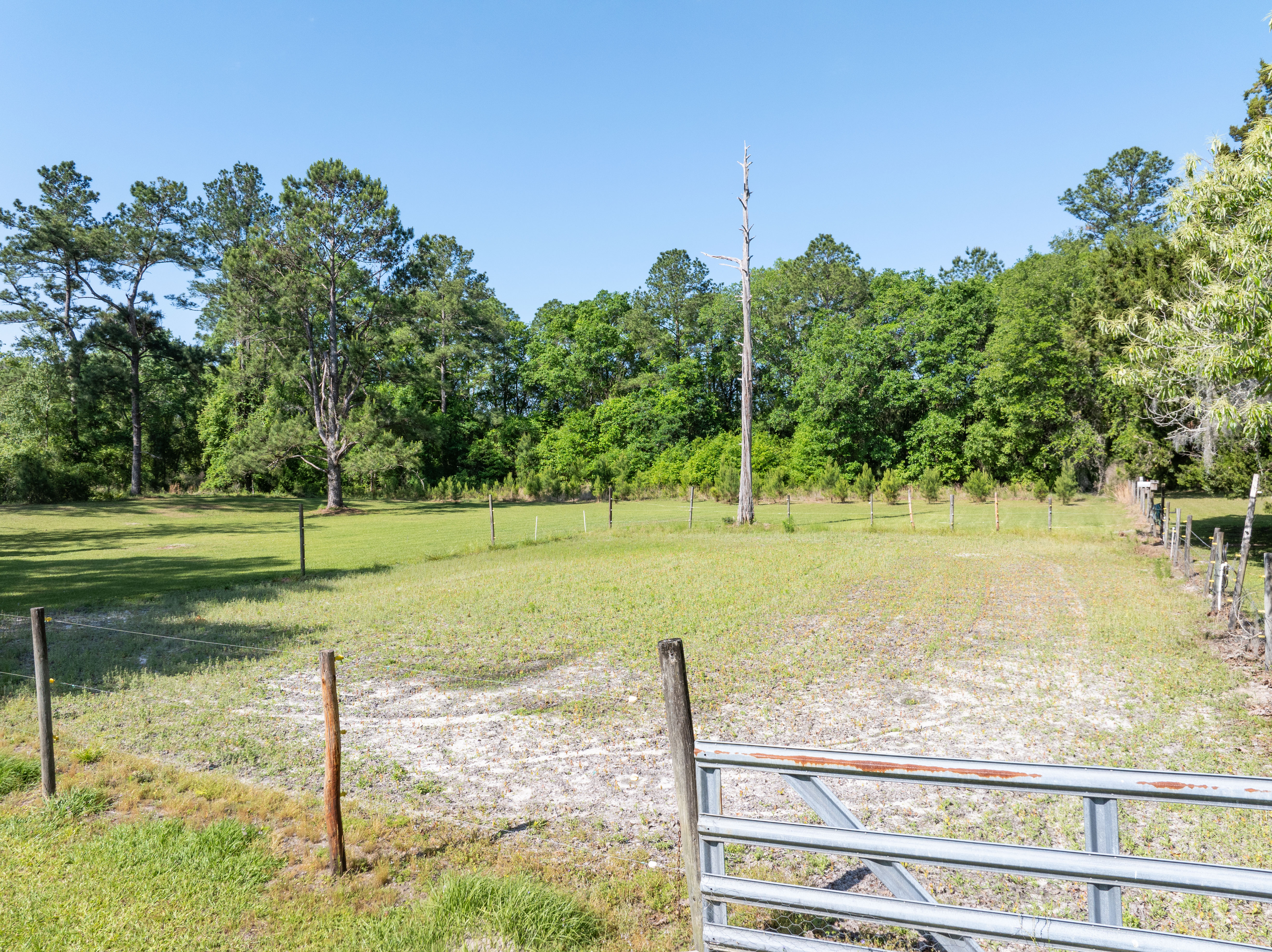 Lake City, Florida, 32025, United States, 3 Bedrooms Bedrooms, ,2 BathroomsBathrooms,Residential,For Sale,1737016