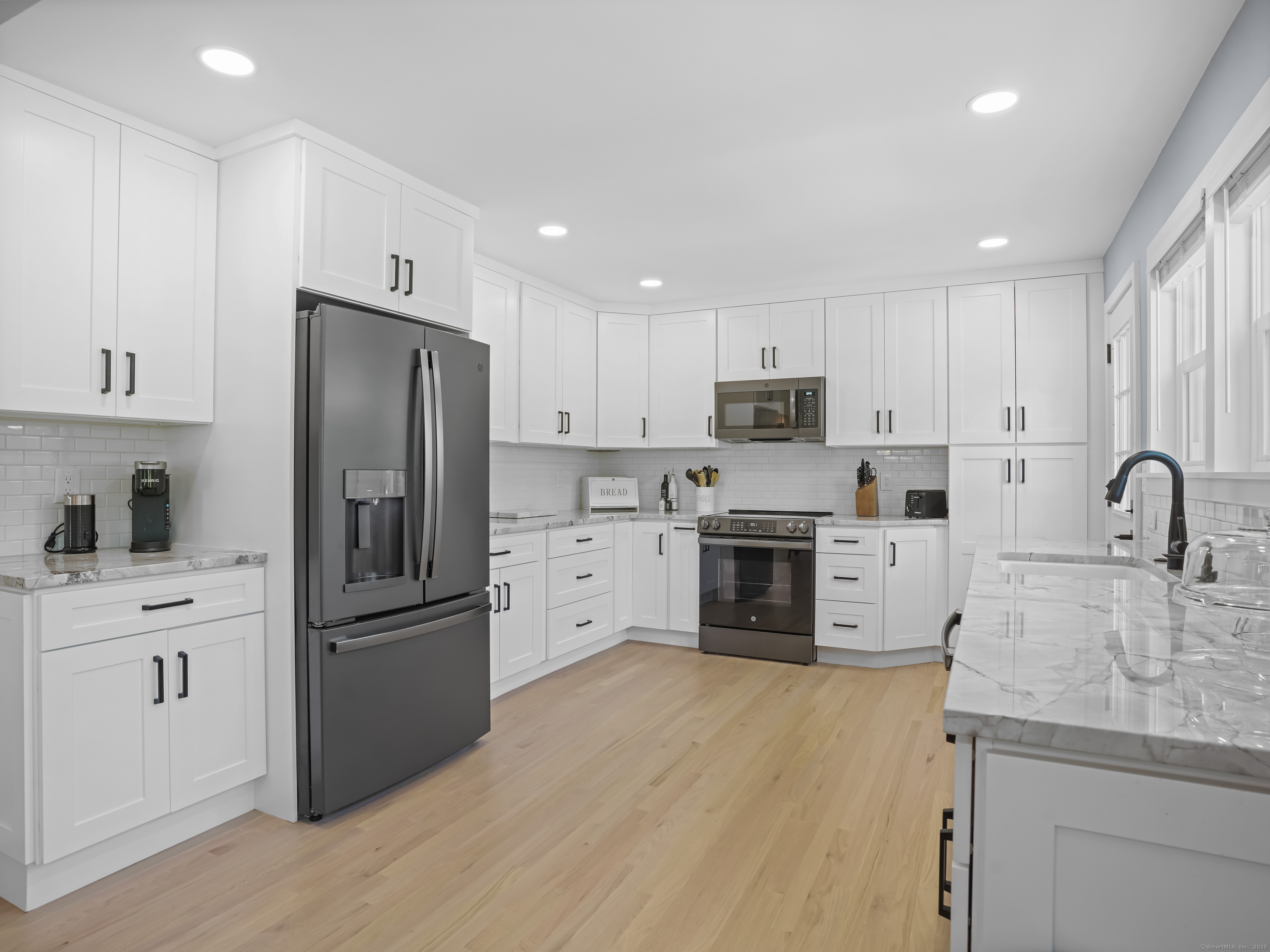 Trumbull, Connecticut, 06611, United States, 2 Bedrooms Bedrooms, ,2 BathroomsBathrooms,Residential,For Sale,1917497