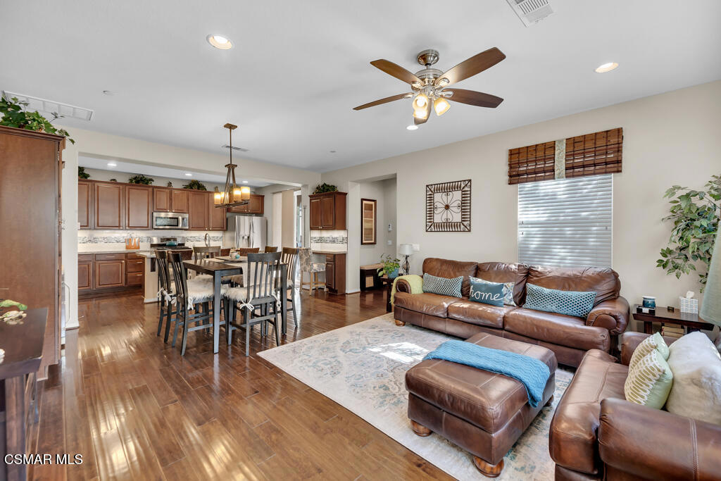 Valencia, California, 91354, United States, 4 Bedrooms Bedrooms, ,3 BathroomsBathrooms,Residential,For Sale,1914107