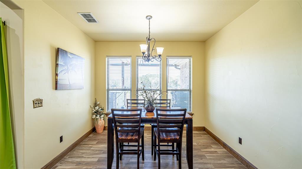 Azle, Texas, 76020, United States, 5 Bedrooms Bedrooms, ,4 BathroomsBathrooms,Residential,For Sale,1978324