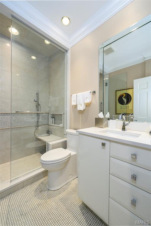 St Louis, Missouri, 63105, United States, 2 Bedrooms Bedrooms, ,2 BathroomsBathrooms,Residential,For Sale,1828450